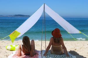Girls Sitting Under a Venice Fatboy Miasun Sun Shade on the Beach