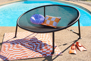 Fatboy King and Circle Outdoor Pillows on a Netorious Lounge by the Pool