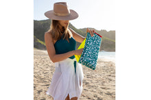 Load image into Gallery viewer, Girl Unfolding a Lisboa Fatboy Miasun Sun Shade on the Beach
