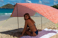 Load image into Gallery viewer, Girl Sitting Under a Palm Beach Fatboy Miasun Sun Shade on the Beach
