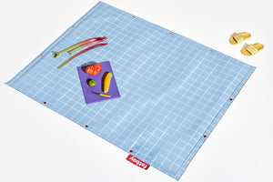 Fatboy Flying Carpet - Cooldive with Fruit on a Cutting Board