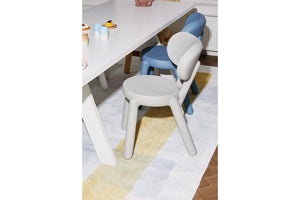 Breeze Fatboy Kaboom Chair at a Dining Table