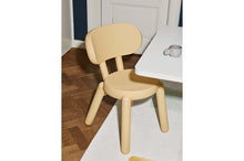 Load image into Gallery viewer, Spark Fatboy Kaboom Chair at a Dining Table
