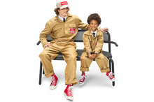 Load image into Gallery viewer, Models Sitting and Standing on a Fatboy Toni Bankski Bench
