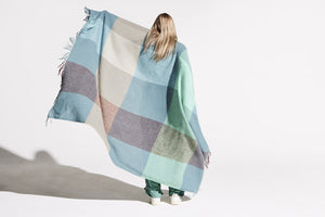 Fatboy Colour Blend Blanket - Mineral with Model