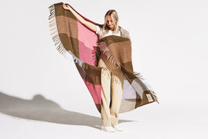 Fatboy Colour Blend Blanket - Rhubarb with Model