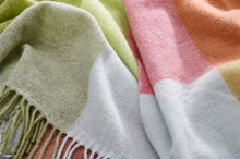 Load image into Gallery viewer, Fatboy Colour Blend Blanket - Spring Close Up
