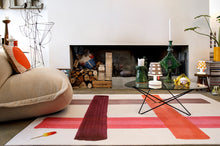 Load image into Gallery viewer, Fuchsia Fatboy Colour Blend Rug with an Ecru BonBaron Sherpa Chair

