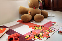 Load image into Gallery viewer, Fuchsia Fatboy Colour Blend Petit Rug with a CO9 Teddy
